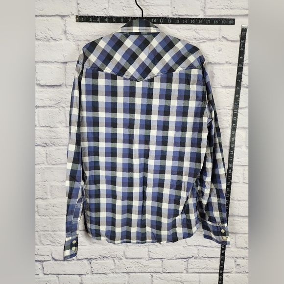 Eighty Eight brand casual button up shirt with plaid pattern Size Medium - Picture 2 of 4